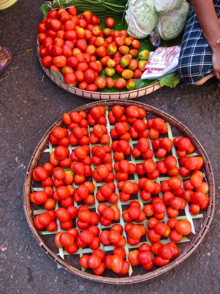 Tomato_goods_display_3