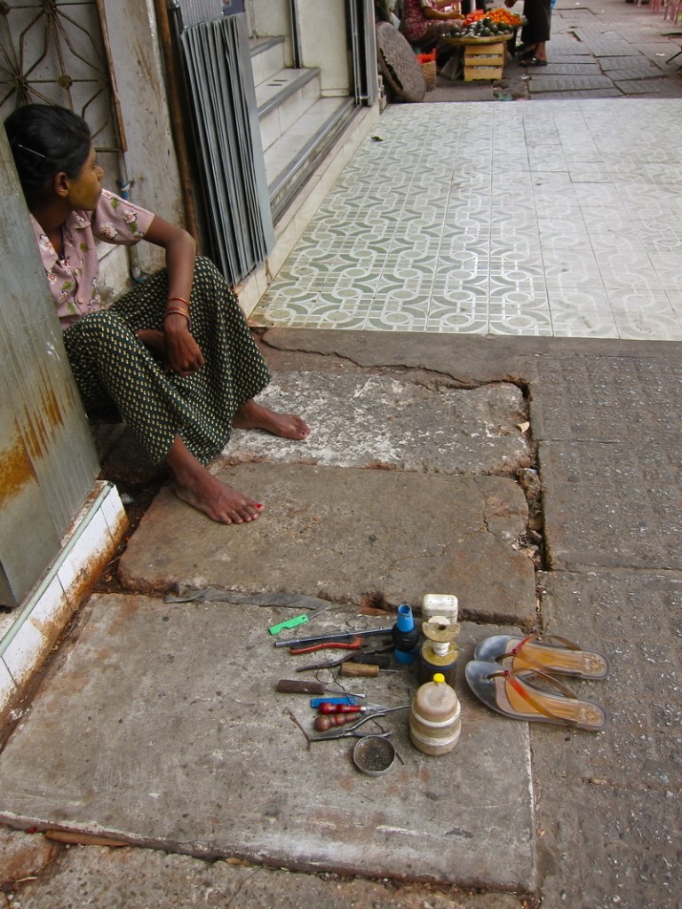 sidewalk_shoe_repair_1